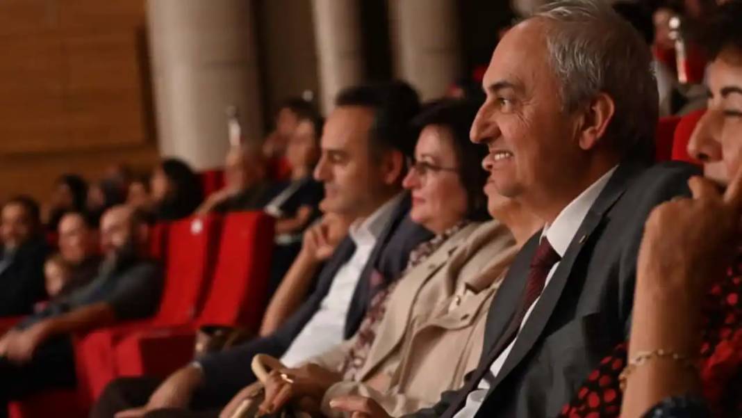 Ray Cooney’nin Eseri Kepez’de Ayakta Alkışlandı 3